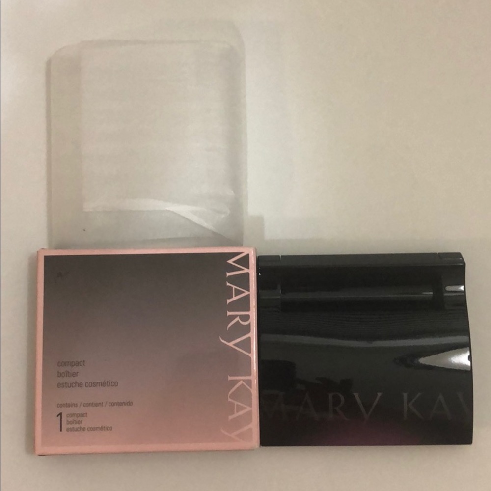 Mary Kay compact